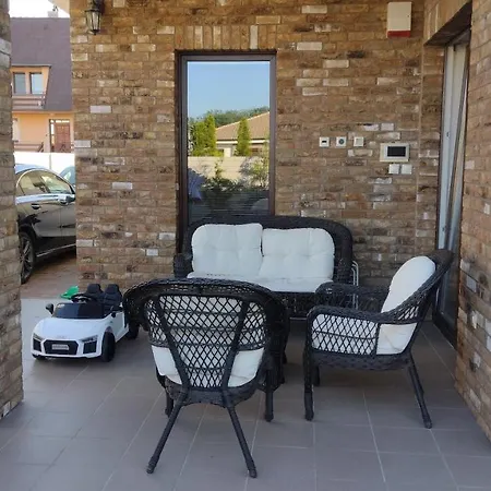 Jasmina Villa *